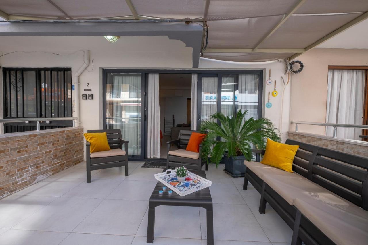 Ezgi's With Terrace In Apartment Marmaris